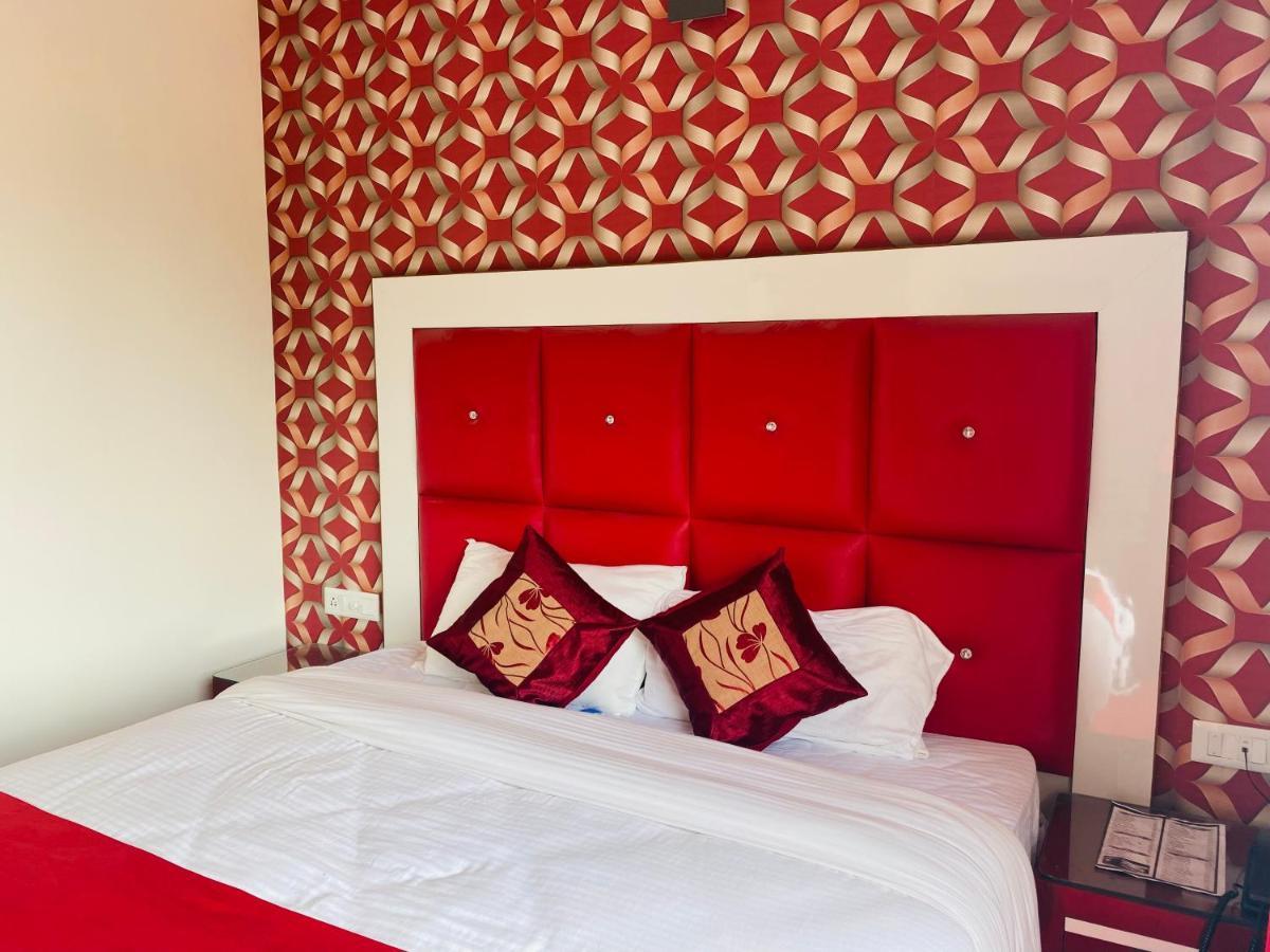 Royal Green Mashobra - Mountain And Valley View Rooms Шимла Экстерьер фото