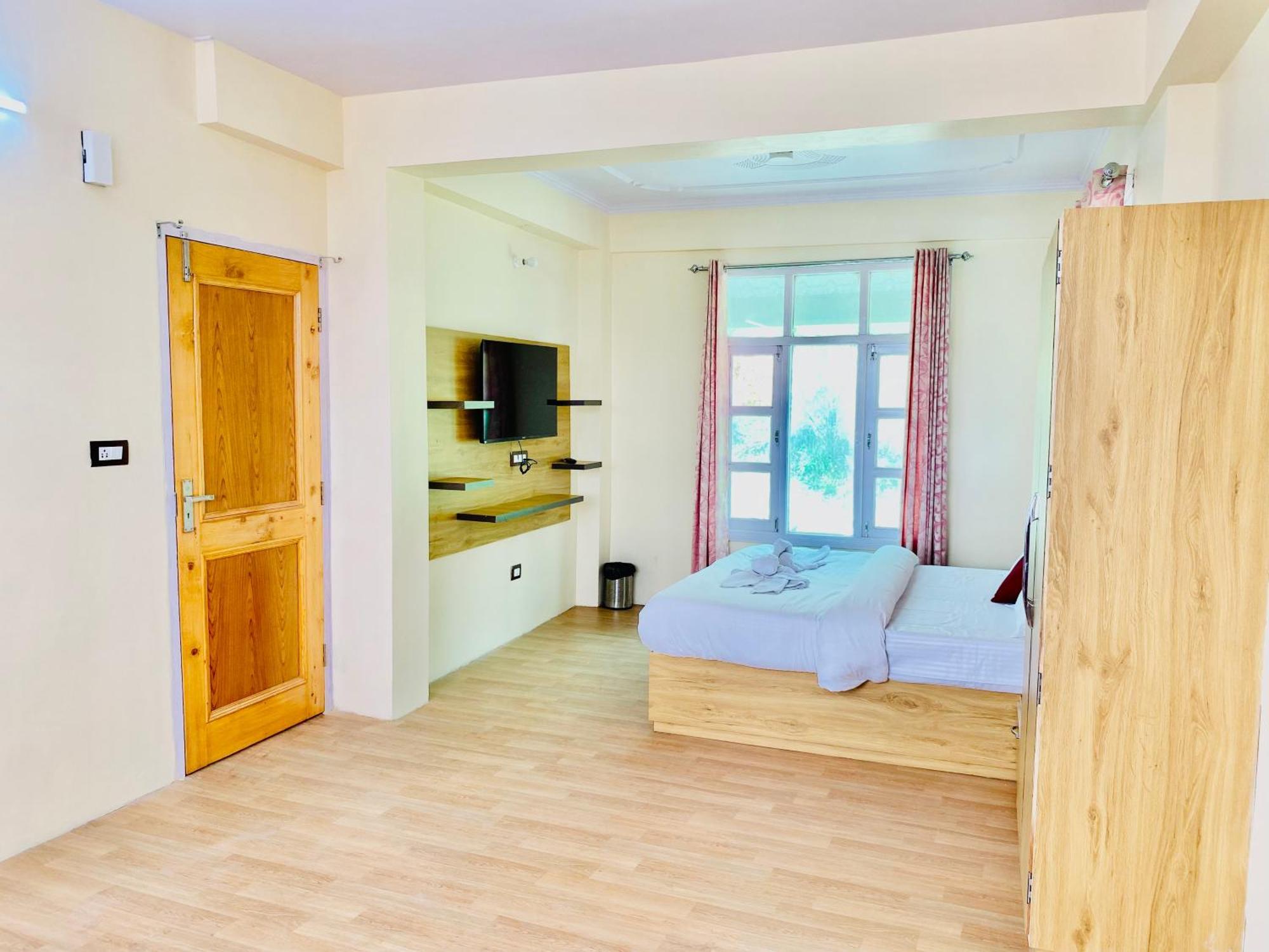 Royal Green Mashobra - Mountain And Valley View Rooms Шимла Экстерьер фото