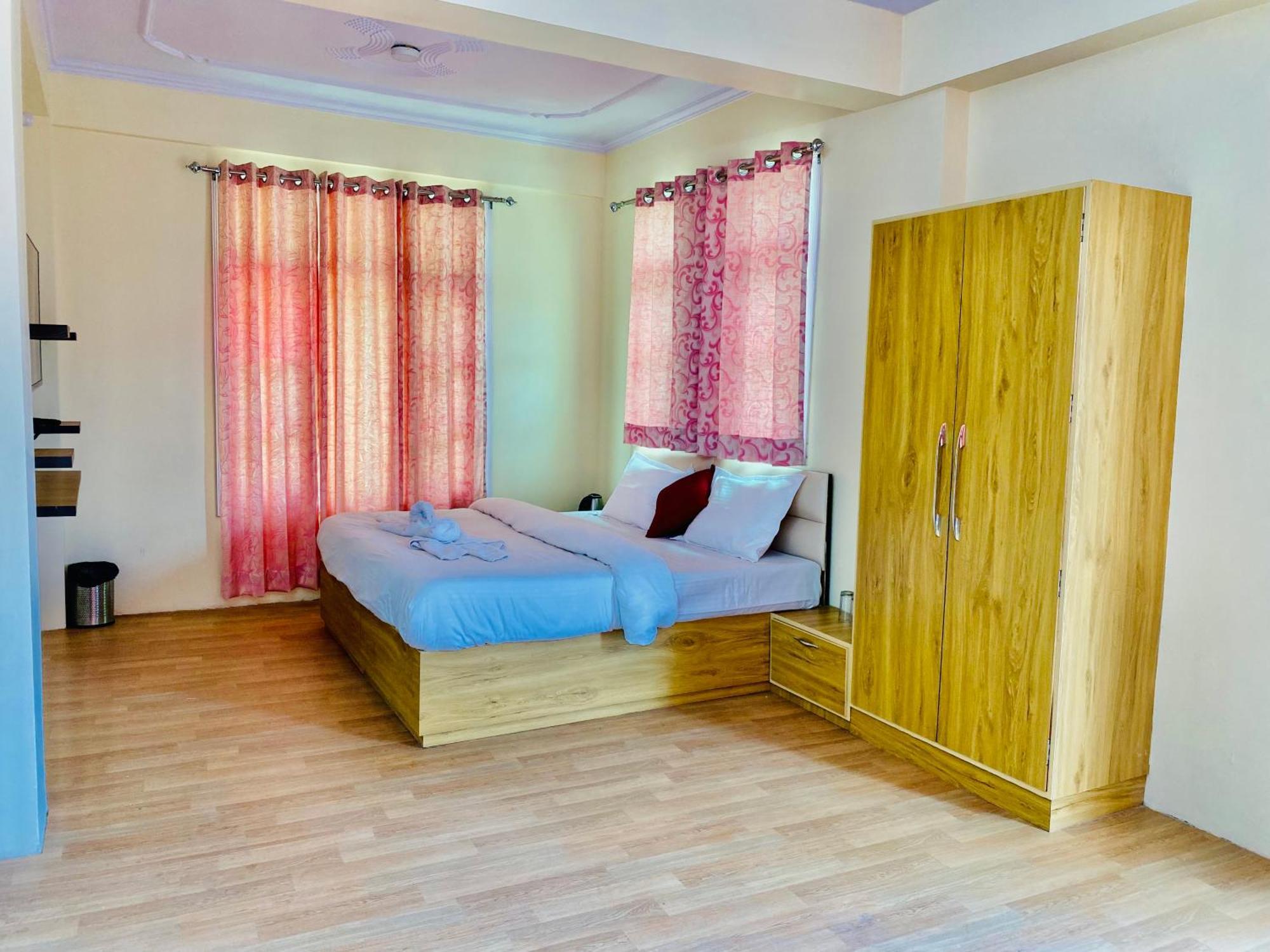 Royal Green Mashobra - Mountain And Valley View Rooms Шимла Экстерьер фото