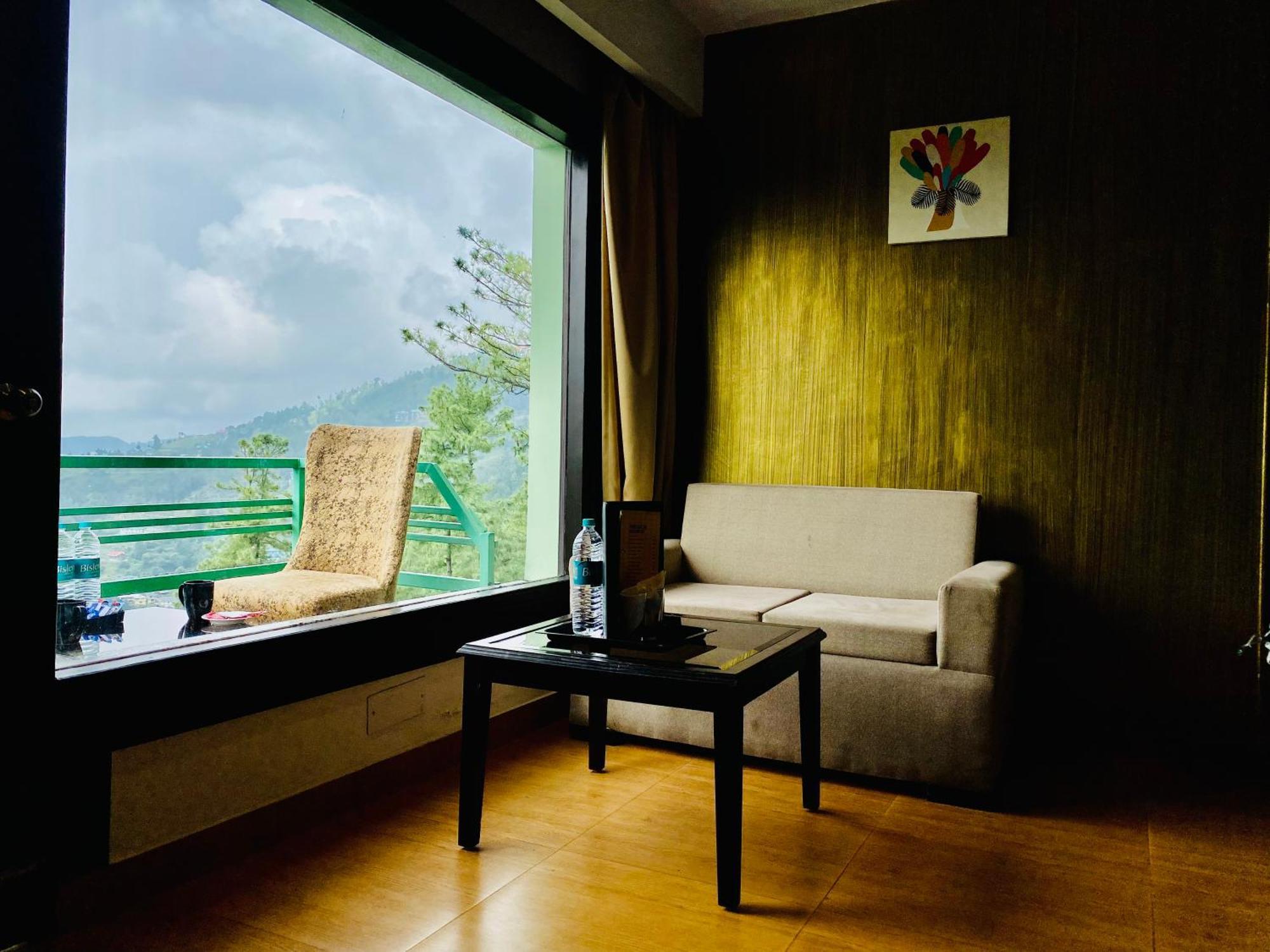 Royal Green Mashobra - Mountain And Valley View Rooms Шимла Экстерьер фото